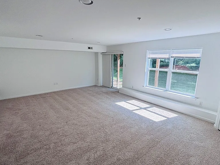 1011 King Way — Photo 34