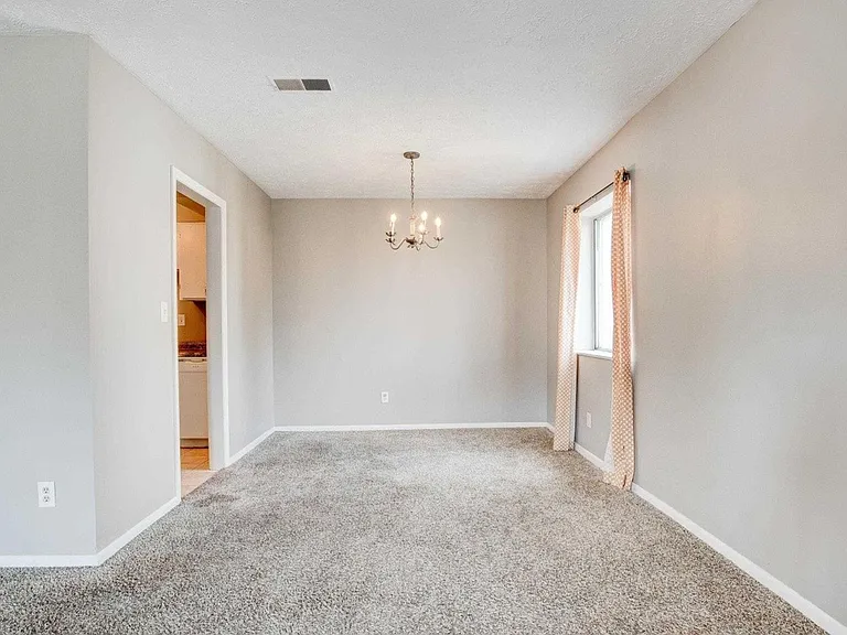 500 S 37th St #207 — Photo 3