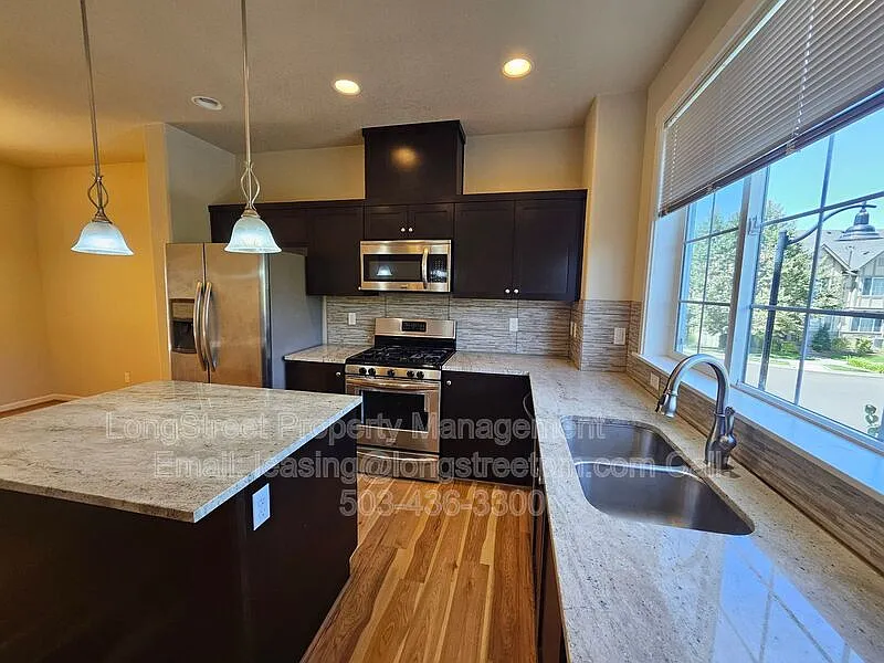 2 bed, 2.5 bath, 1358 sqft, $2,495 — Photo 3