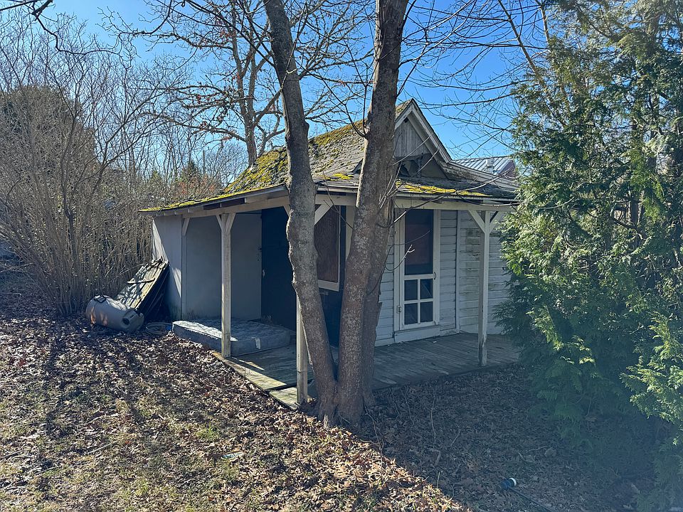 2nd image of 3 Uncas Ave