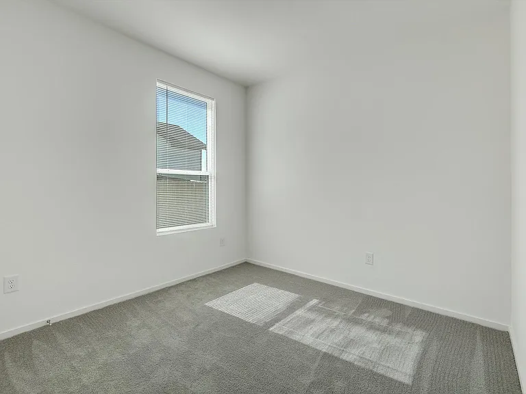 511 Louis Ln — Photo 5