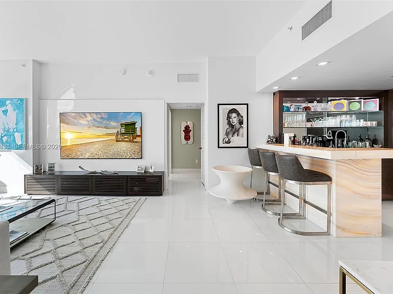 6801 Collins Ave — Photo 30
