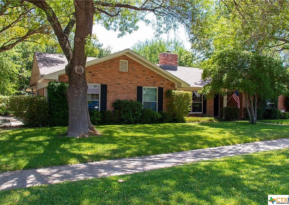 1st image of 1700 Mockingbird Ln