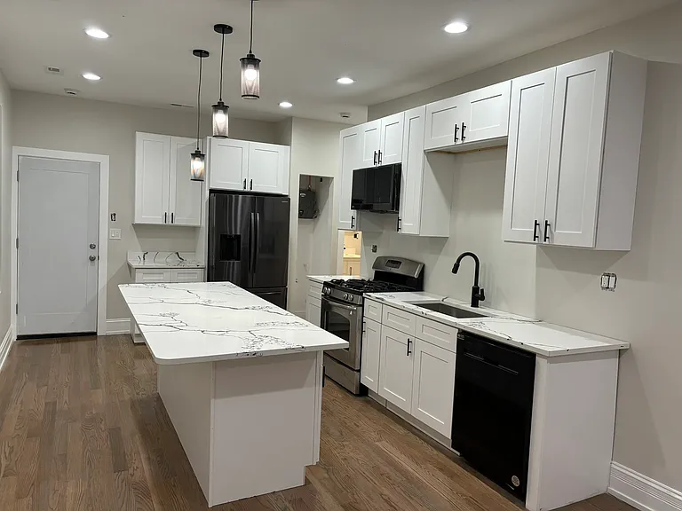3659 W Diversey Ave #1R — Photo 2
