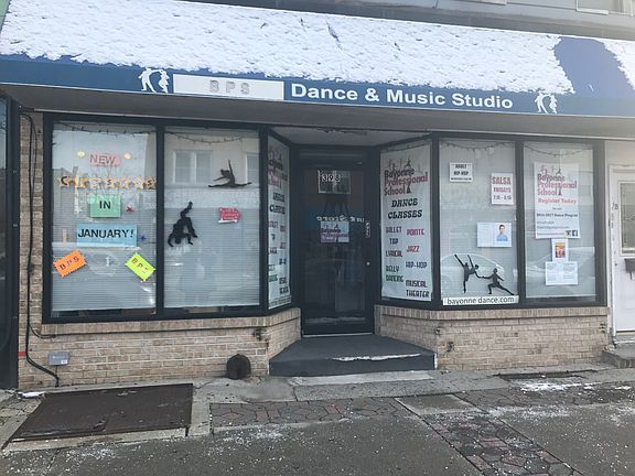 4th image of 398 Broadway