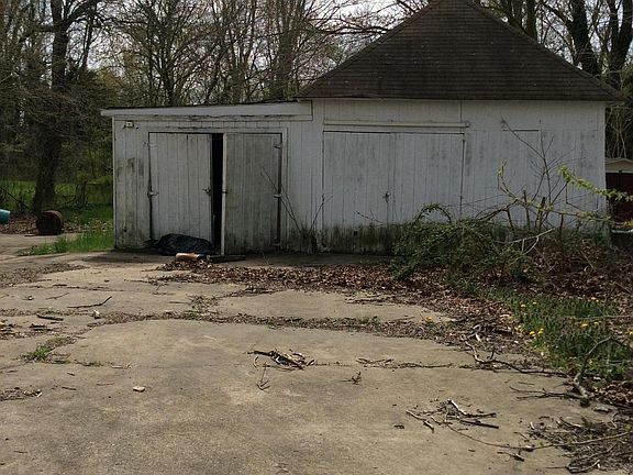 2nd image of 106 E Main St