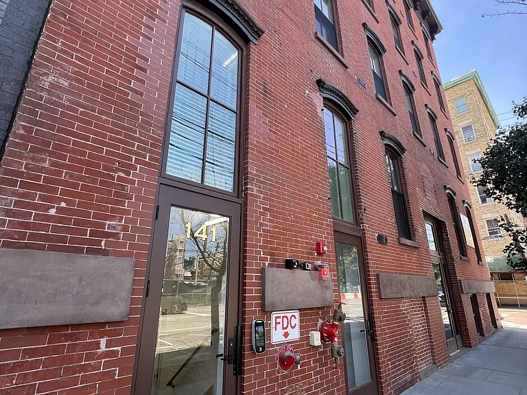 141 Christopher Columbus Dr #2 — Photo 28