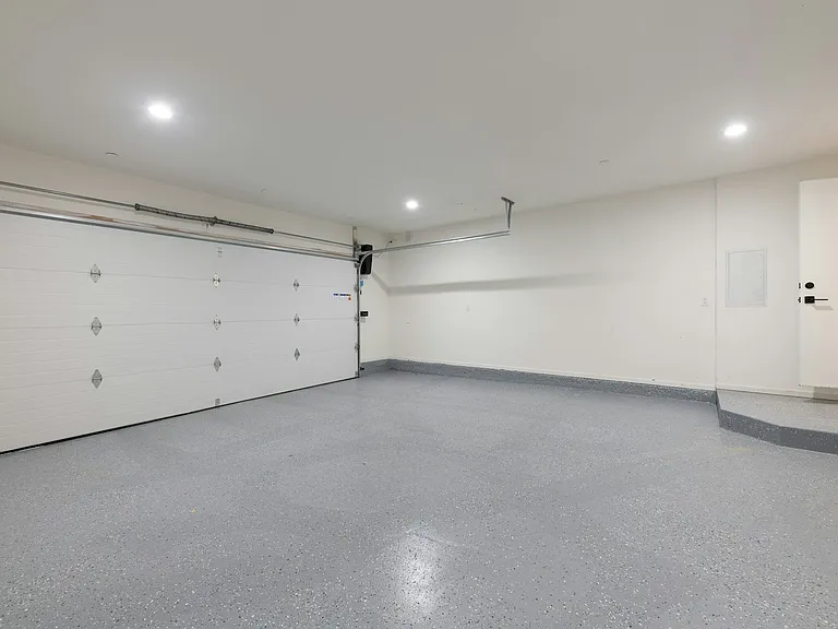 2-Car garage
