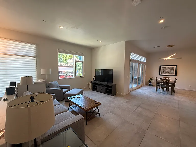 1731 Capitol Ave — Photo 18