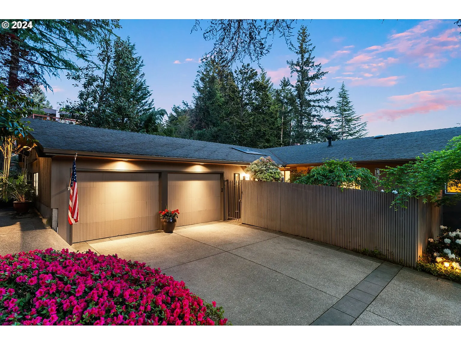 2550 SW Scenic Dr photo 1