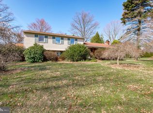 1432 E Lamplighter Ln, North Wales, PA 19454