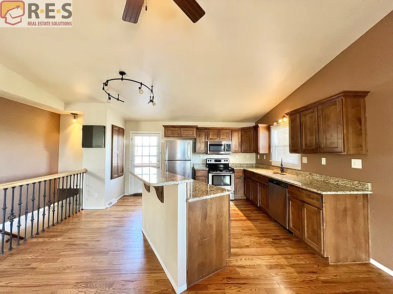 2739 Straus Ln — Photo 4
