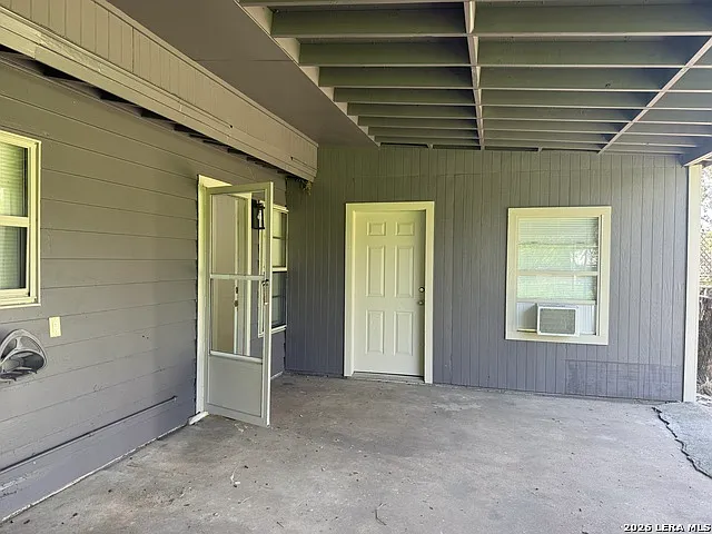 1515 E Bowie St — Photo 6