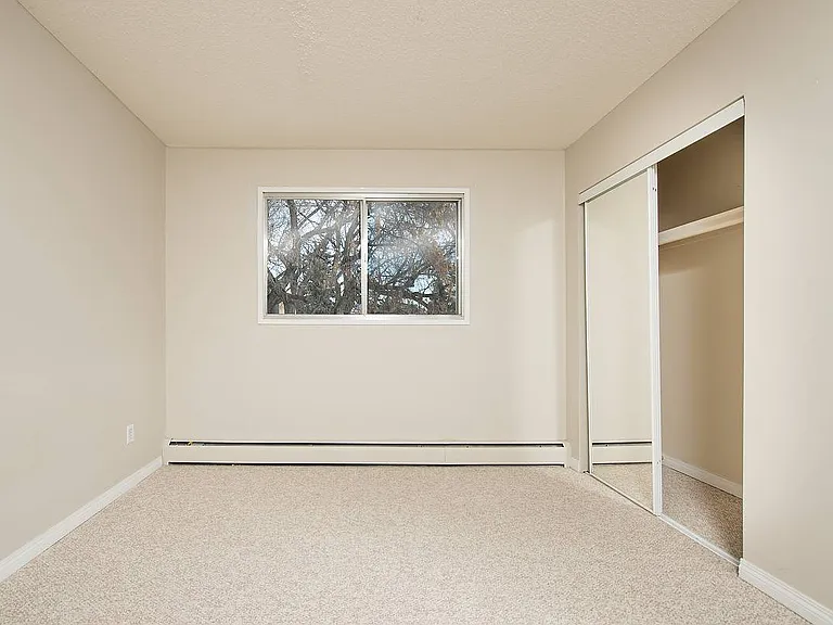 10607 104th St NW — Photo 2