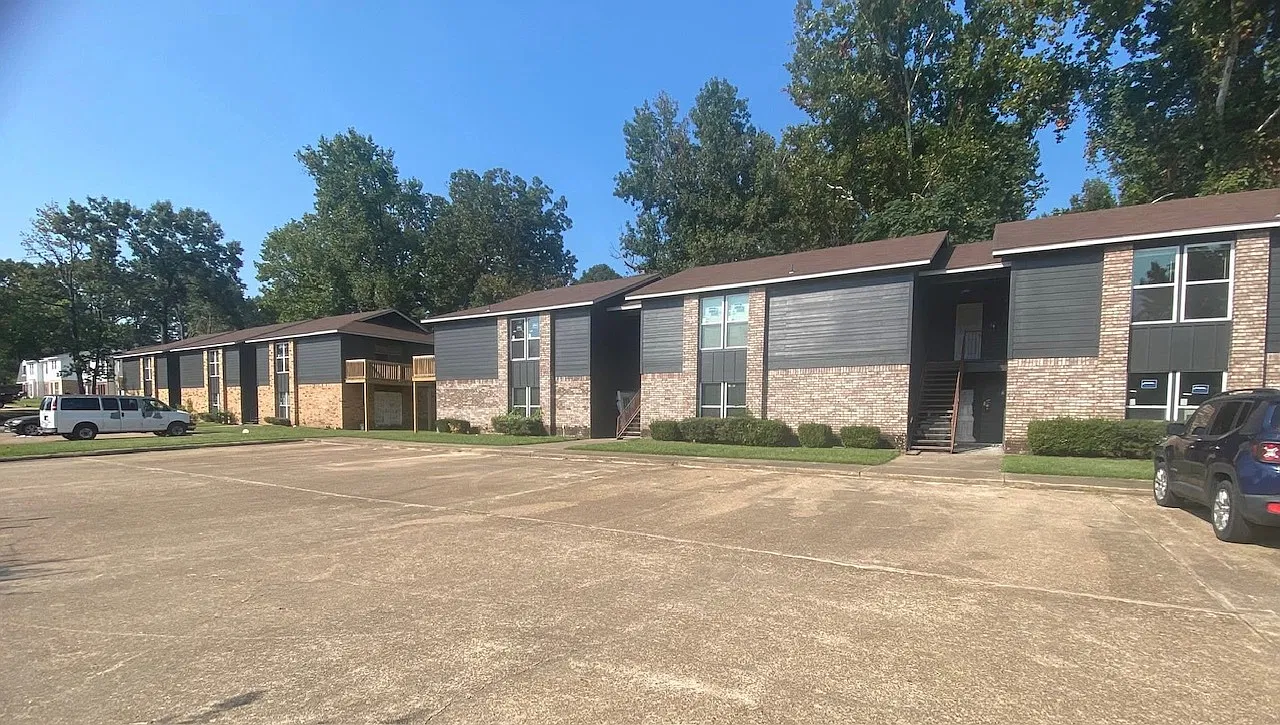 Champion Pl Apts-IMMS - 617 — Photo 1