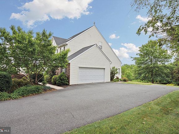 4th image of 402 Sunny Ridge Rd