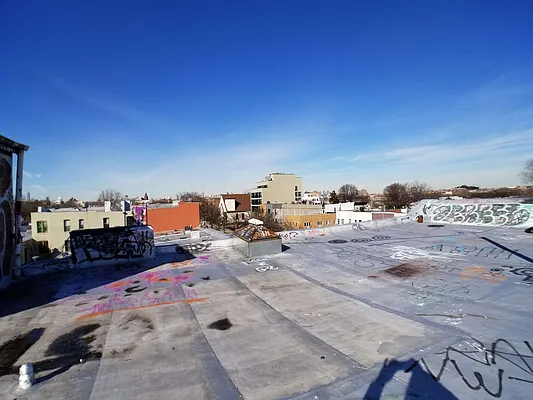 Rented by Rentall Group Inc | media 15