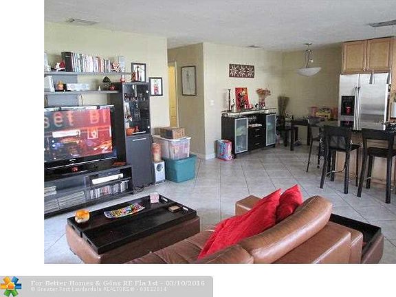 4th image of 2881 NE 32nd St APT 211