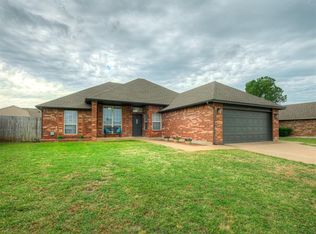 340 W Pines Way, Mustang, OK 73064