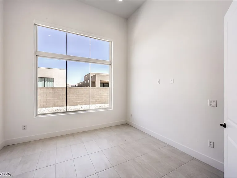 10864 Agate Cliffs Ave — Photo 12
