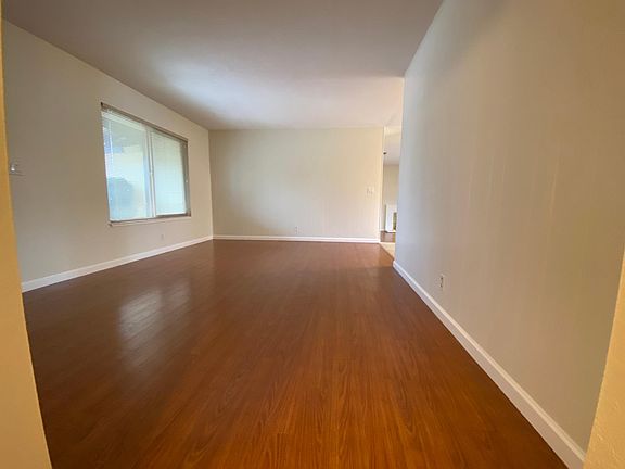 3rd image of 6887 Mansfield Ave
