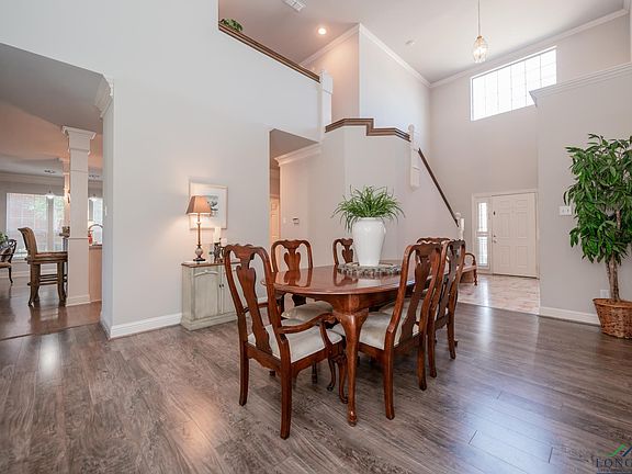 3rd image of 302 Tealwood Dr