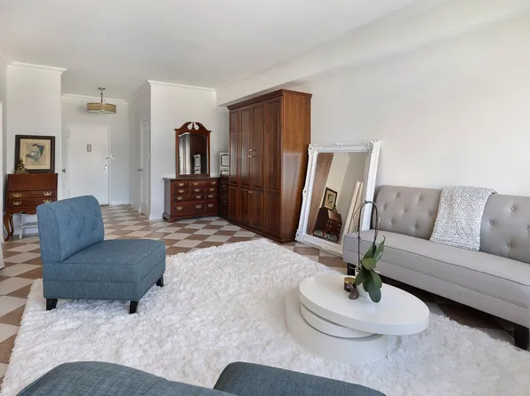 405 East 63rd Street image 4 of 6