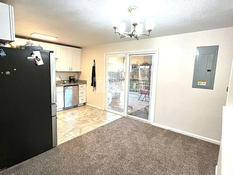 2046 Del Mar Dr — Photo 5
