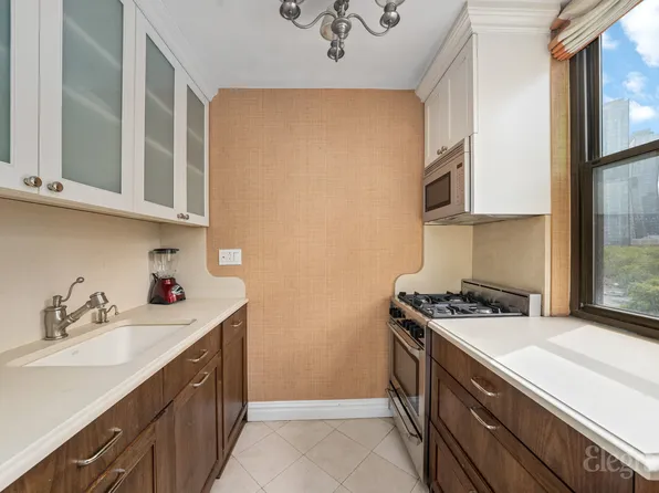 225 East 36th Street image 4 of 11