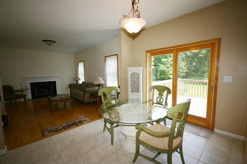 Eat-in Area of Kitchen