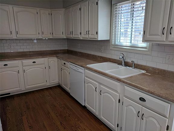 3rd image of 8726 Stearns St