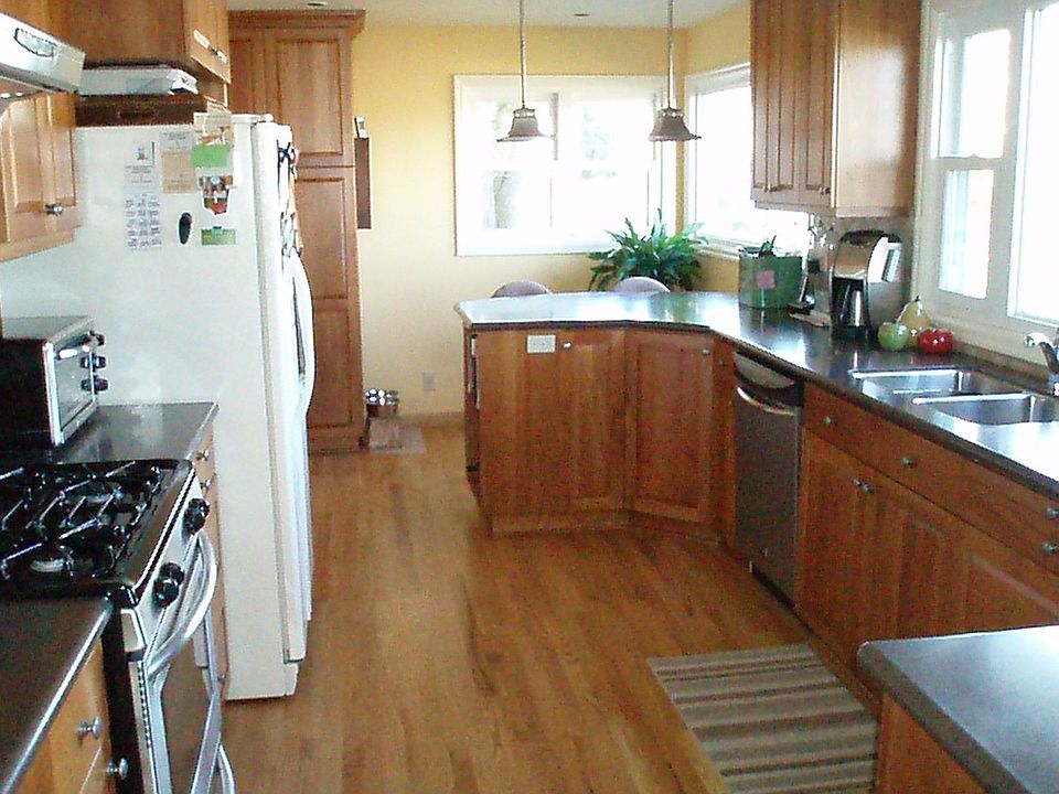 2nd image of 590 Boice St S