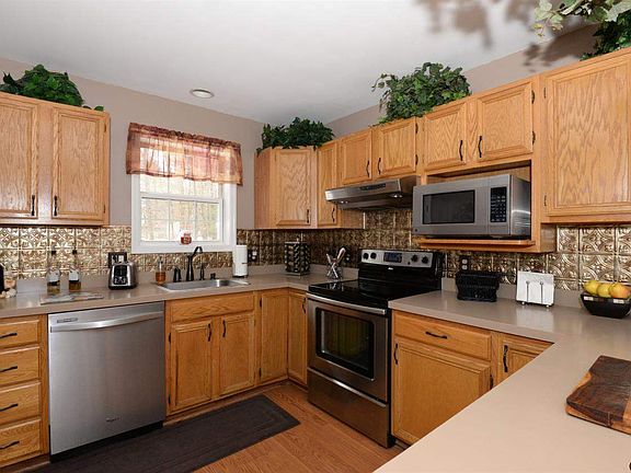 5th image of 6 Schuyler Way