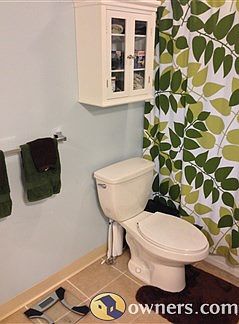Spacious full bathroom