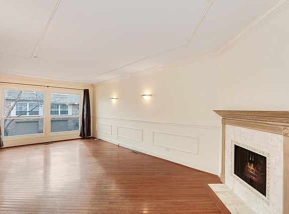 5th image of 1924 Wilmette Ave Unit A