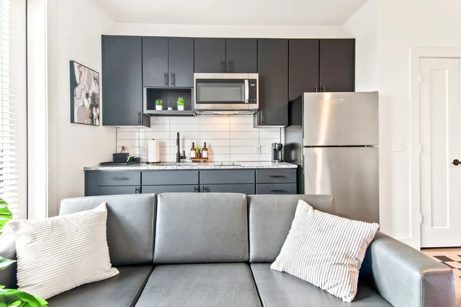 Studio, 1.0 bath, 301 sqft, $2,560 — Photo 4