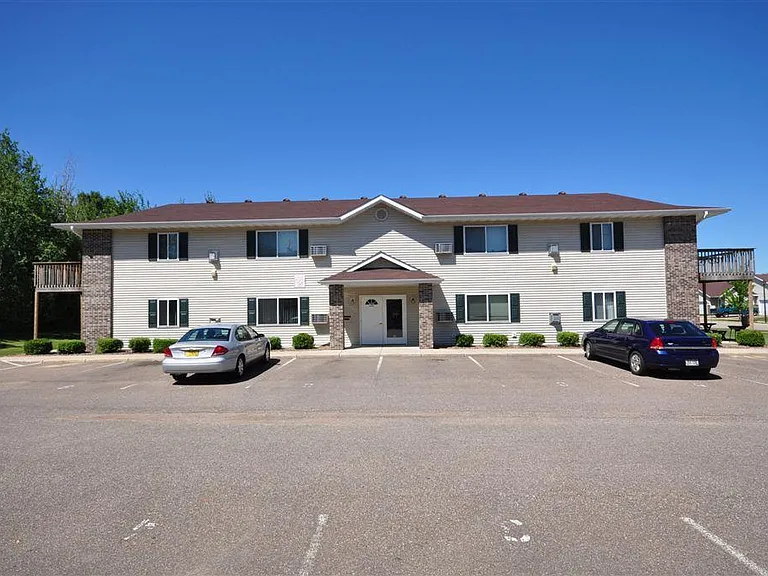 729 Van Es Pkwy — Photo 1