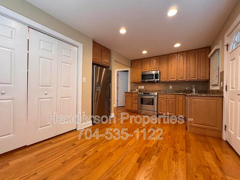 2 bed, 1.0 bath, 841 sqft, $1,485 — Photo 2