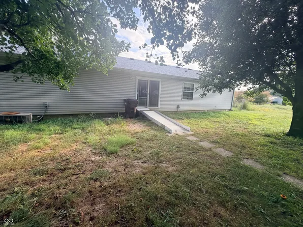 7440 Ogle Rd, Freetown, IN 47235
