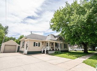 316 3rd St SW, Le Mars, IA 51031