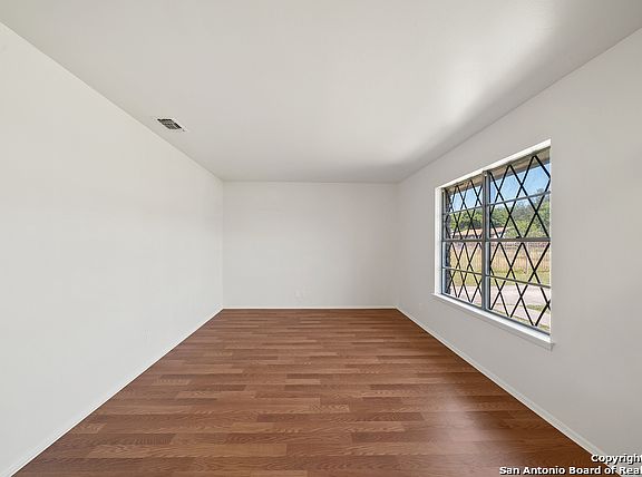 4th image of 5858 Castle Brook Dr