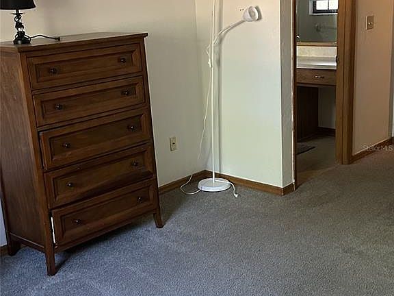 5th image of 913 SW 57th Dr