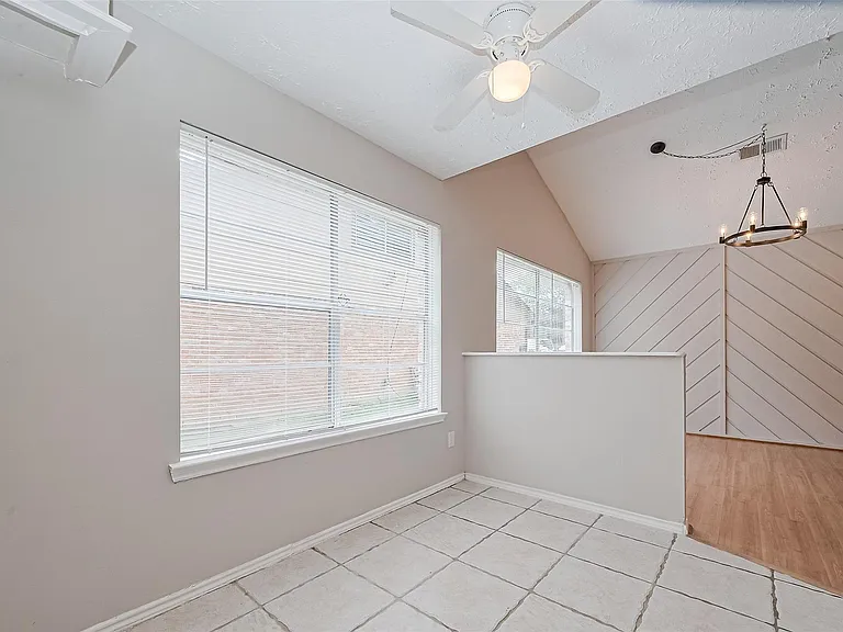 2606 Lexington Woods Dr — Photo 25