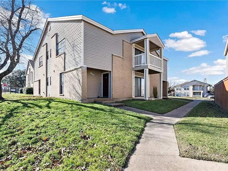 1112 Autumn Cir #D — Photo 1