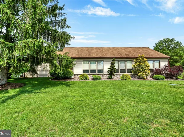 30 Foxanna Dr, Carlisle, PA 17015