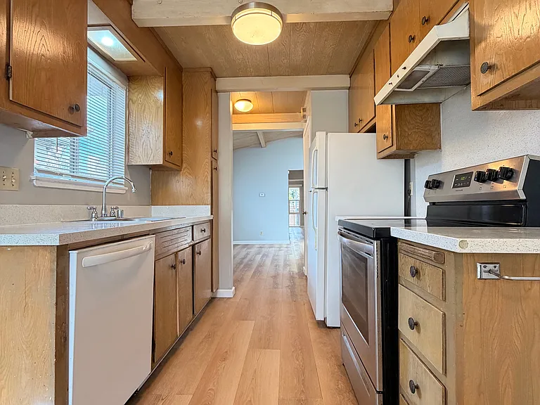 2021 Road 20 — Photo 9