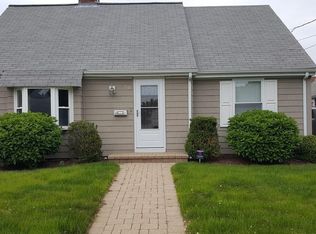 30 Edendale Ave, Pawtucket, RI 02861