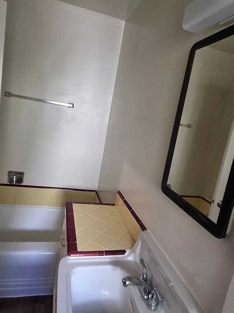 150 N Catalina Street — Photo 2
