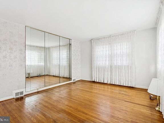 4th image of 6725 Githens Ave