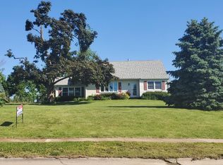 2808 1st Ave NW, Cedar Rapids, IA 52405